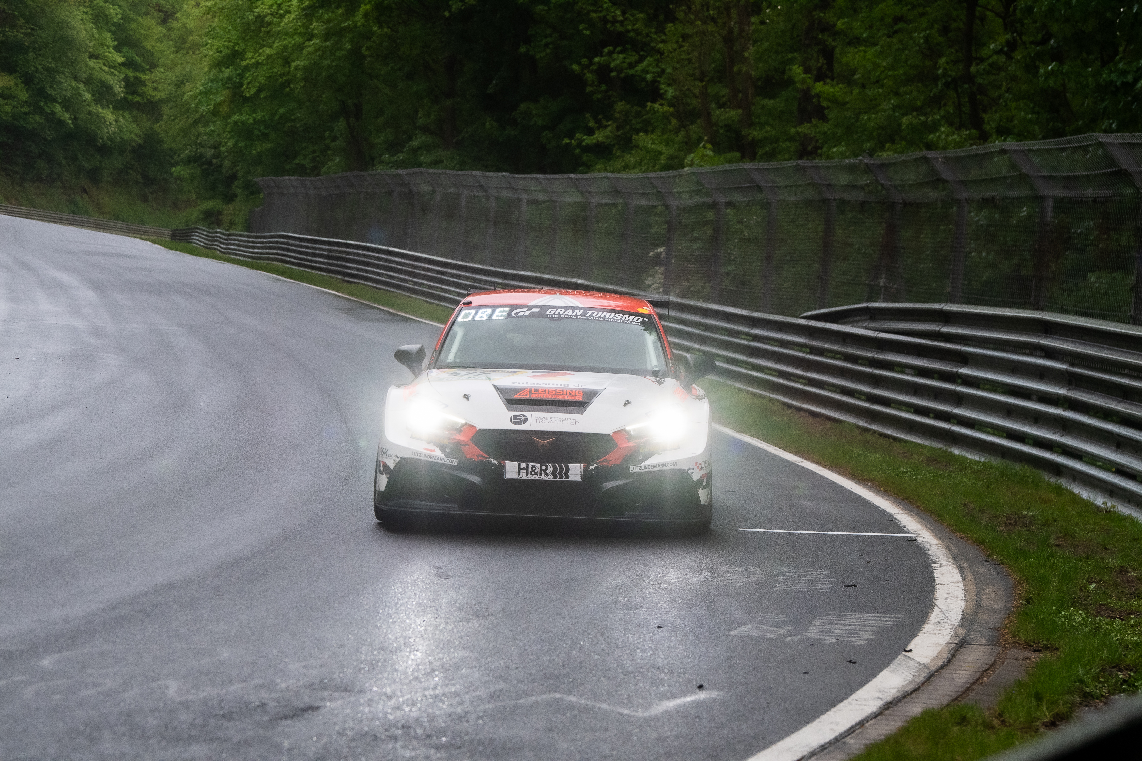 asBest Racing TCR (#577) mit den Fahrern Lutz Obermann (GER), Dennis Leissing (GER), Max Rosam (GER), Mark Trompeter (GER). Das Fahrzeug fährt auf der Rennstrecke beim ADAC RAVENOL 24h Nürburgring 2026 ADAC RAVENOL 24h Nürburgring GE Qualifying 2. Nürburgring, 14.05.2026.