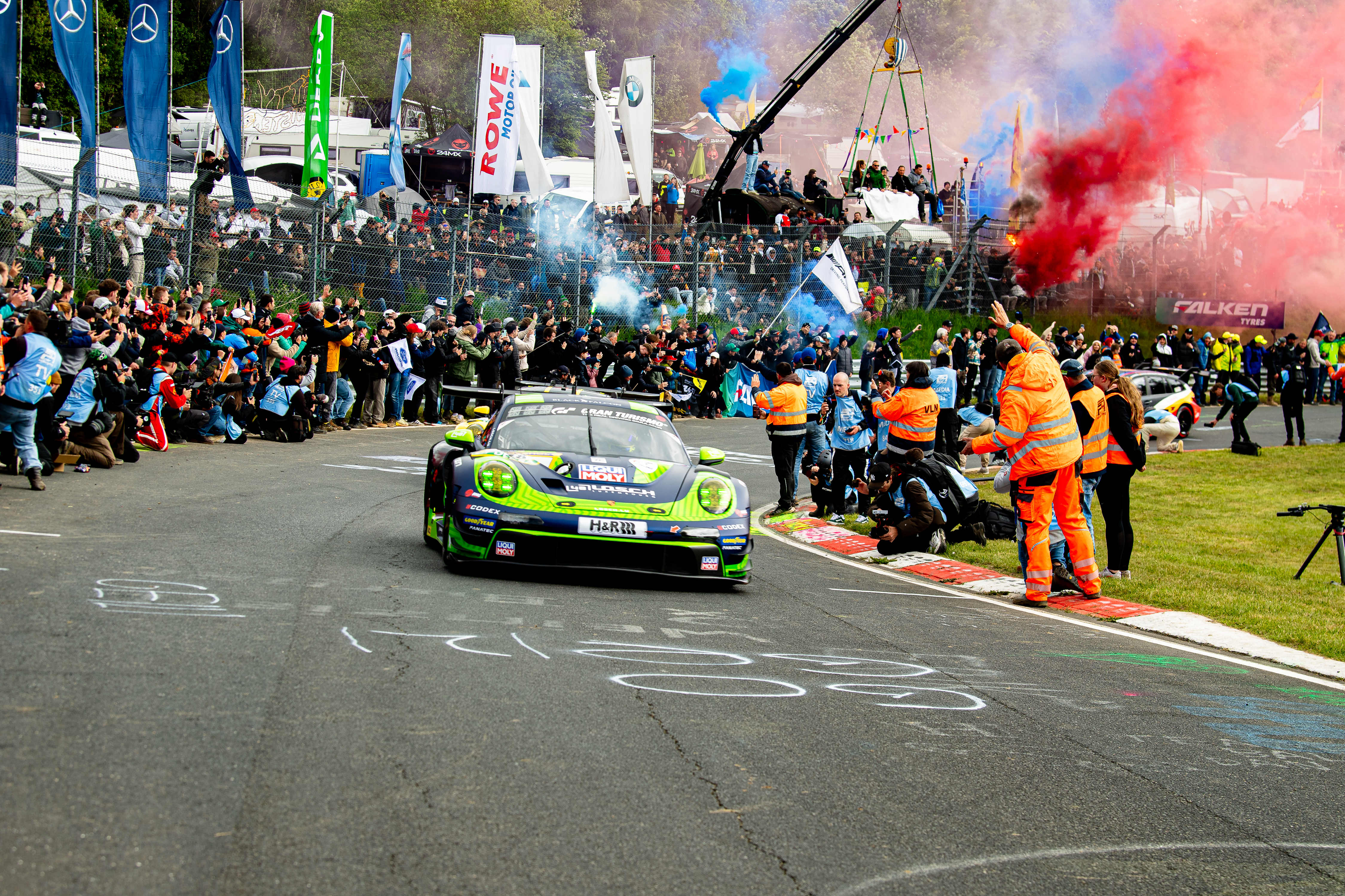 54. ADAC RAVENOL 24h Nürburgring 2026 ADAC RAVENOL 24h Nürburgring GE Formationsrunde 123 Porsche 911 GT3 R (992) Evo26, Mühlner Motorsport powered by H&R - picture by Alexander Franz Nürburg Nürburgring Rheinland-Pfalz Germany Copyright: © Erftkreis News. Alle Rechte vorbehalten.
