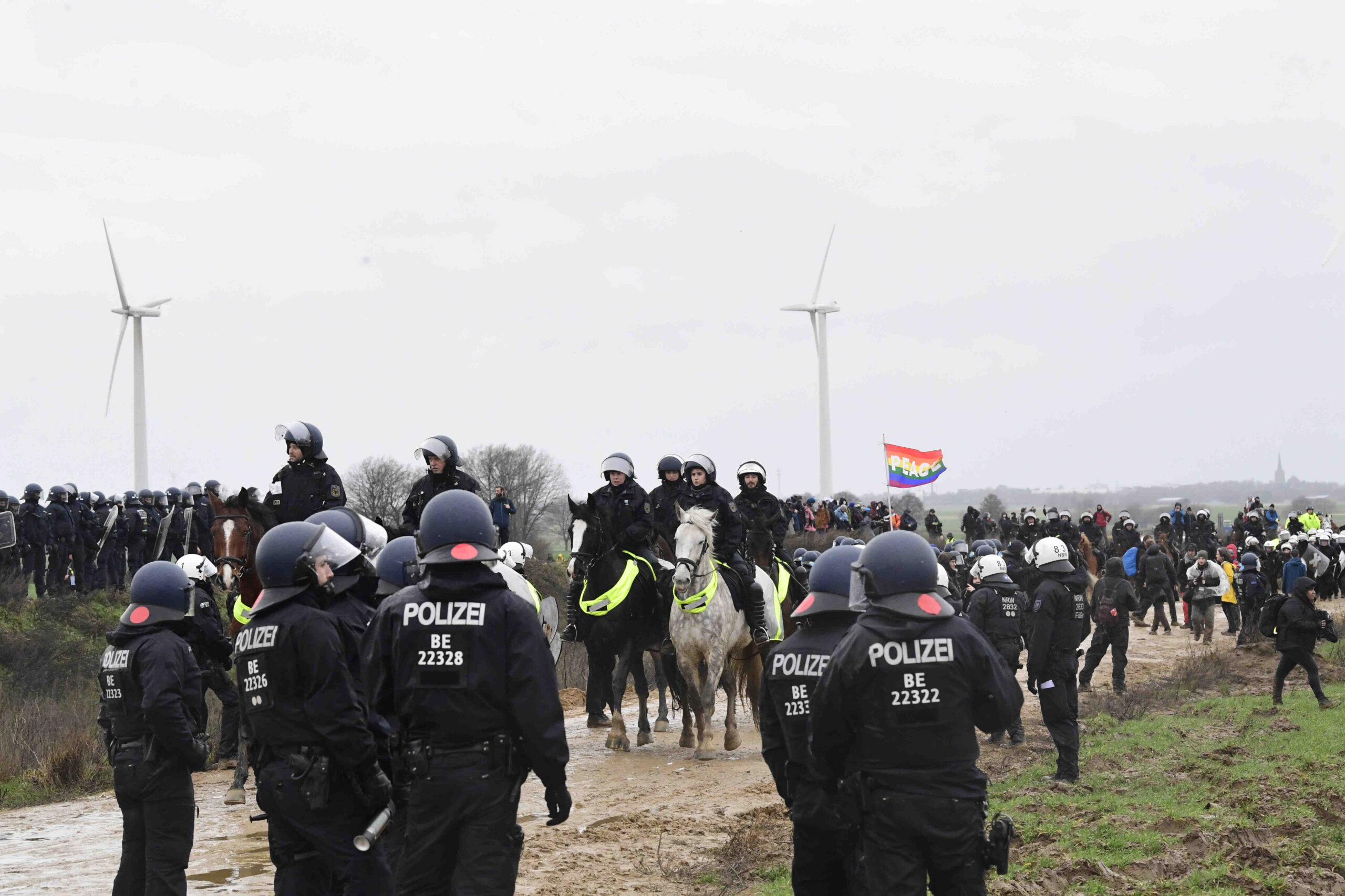 Demonstrationszug bei der Großdemo Lützerath 2023 – Fotojournalismus Alexander Franz
