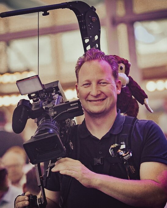 Alexander Franz – Fotograf und Videojournalist bei einem Einsatz