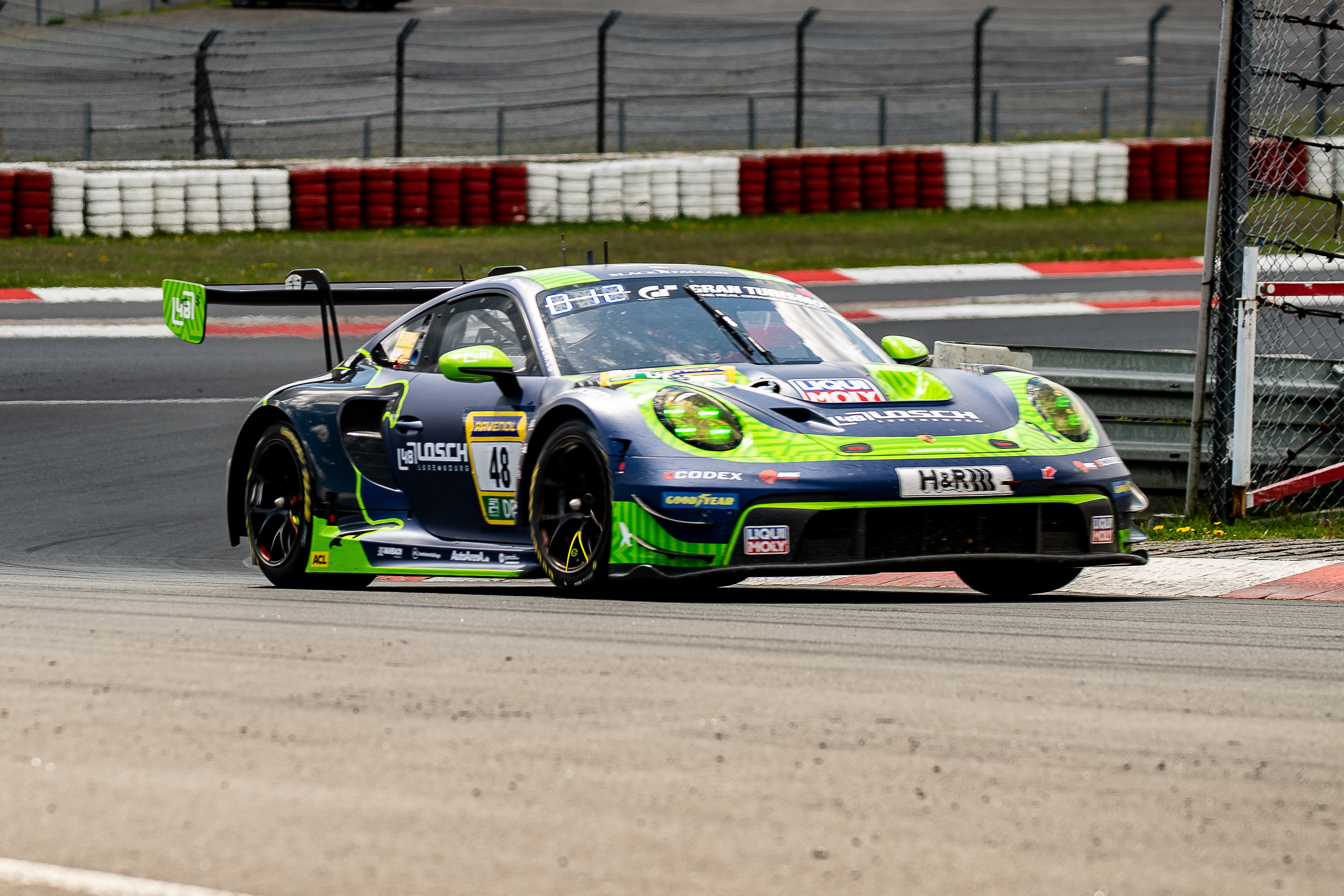 LOSCH Motorsport by Black Falcon SP 9 PRO-AM (Listenfeld 4) (#48) mit den Fahrern Patrick Assenheimer (GER), Tobias Müller (GER), Dylan Pereira (LUX). Rennwagen Porsche 911 GT3 R mit Startnummer 48 bei den ADAC 24h Nürburgring Qualifiers auf der Rennstrecke.