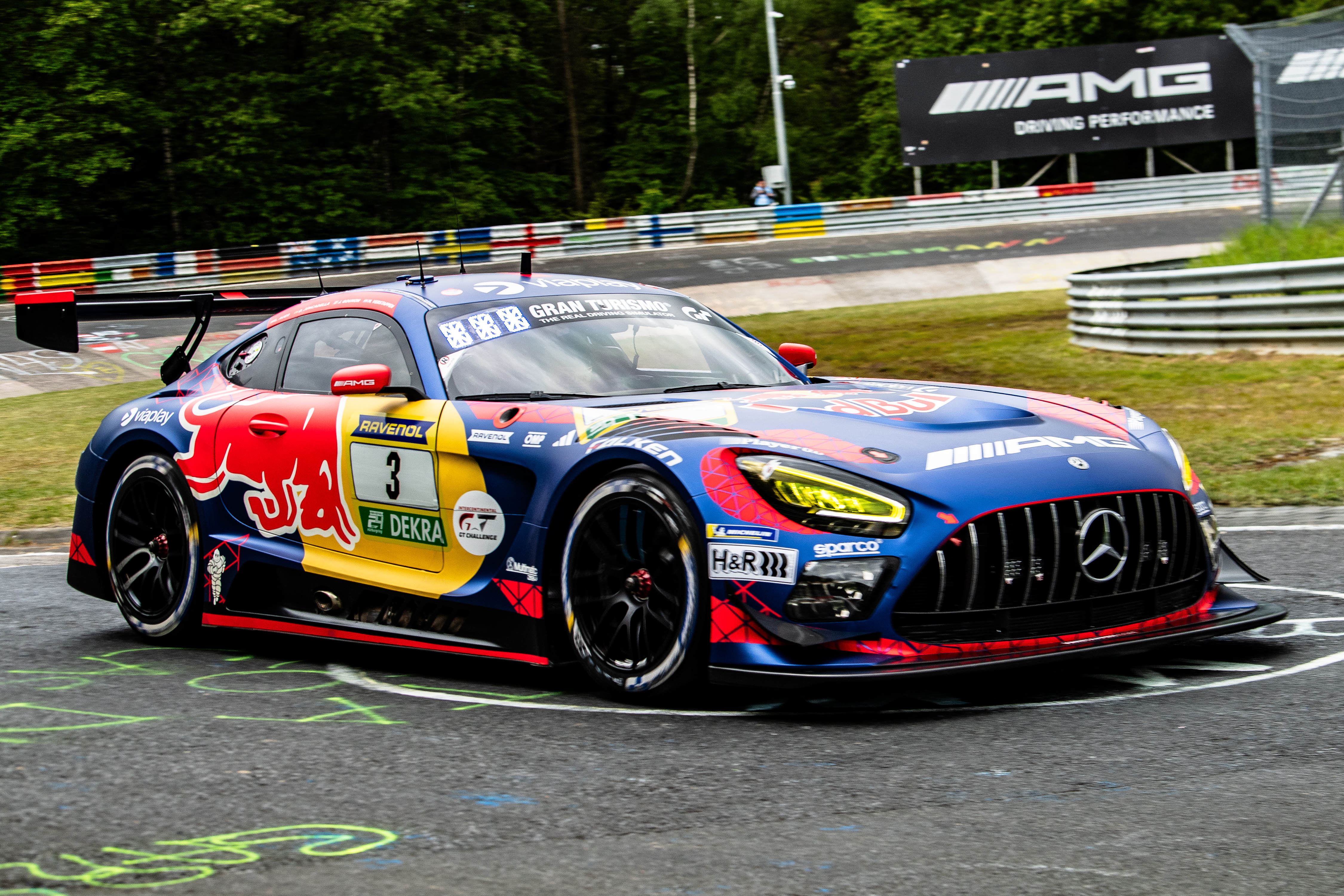 Mercedes-AMG Team Verstappen Racing (#3) SP 9. Das Fahrzeug fährt auf der Rennstrecke beim ADAC RAVENOL 24h Nürburgring 2026.