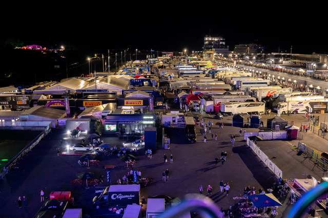 Fahrerlager bei nacht von Oben - ADAC RAVENOL 24h Nürburgring 2025, 22.06.25, Nürburg, Nürburgring, RLP, Foto: Alexander Franz