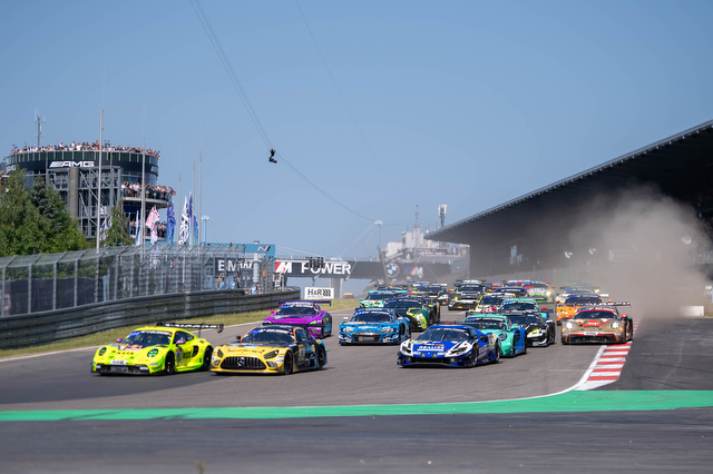 Start der Gruppe 1 beim ADAC RAVENOL 24h Nürburgring 2025, 21.06.25, Nürburg, Nürburgring, RLP, Foto: Alexander Franz